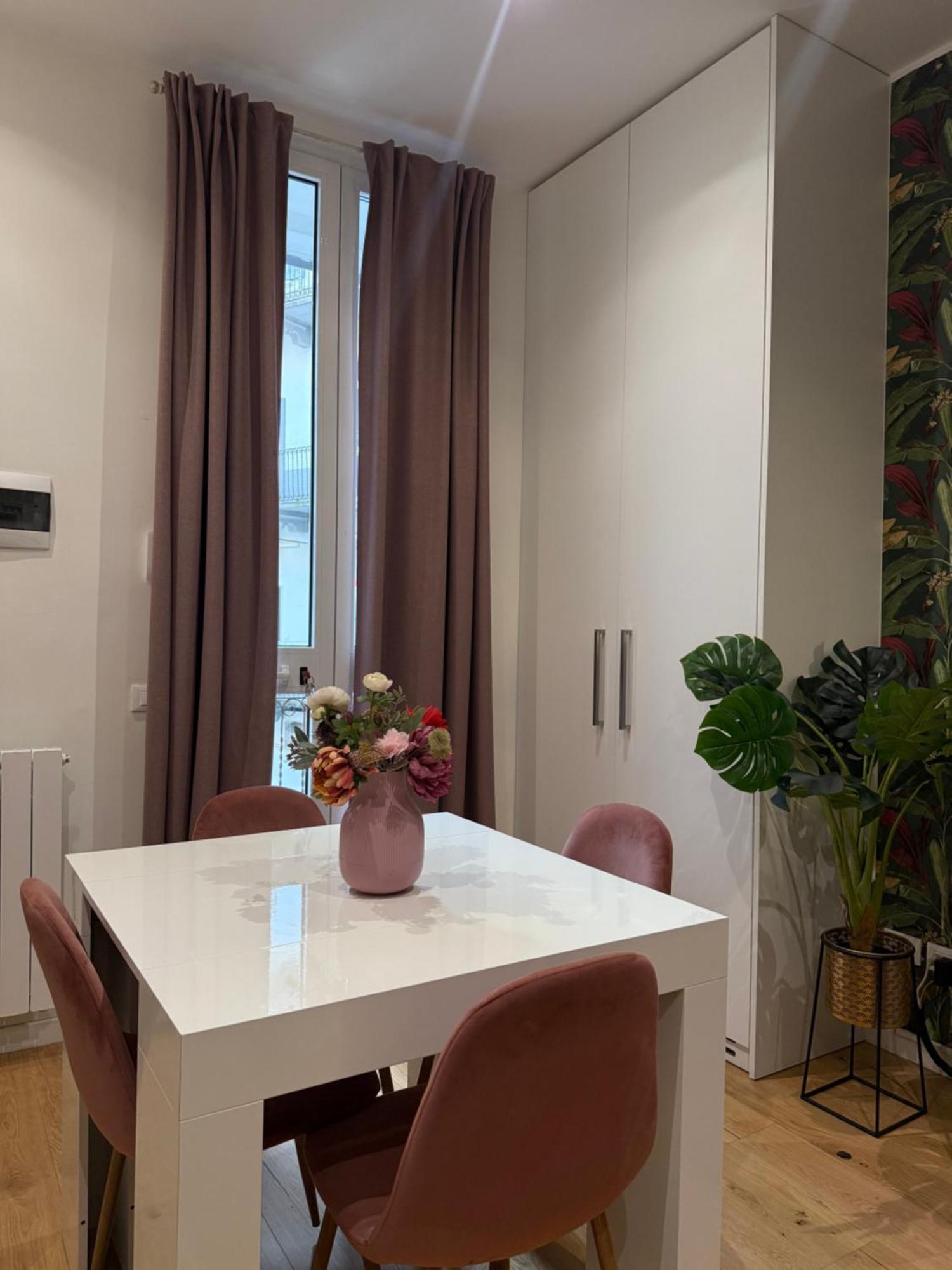 Apartamento Peony House - 10 Min Duomo Milán Exterior foto